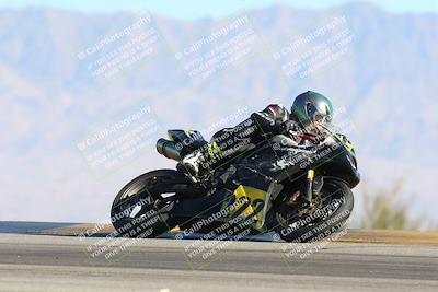 media/Jan-12-2025-CVMA (Sun) [[be1d2b16e3]]/Race 3-Amateur Supersport Middleweight/